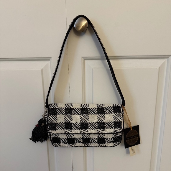 India Beaded Bag Black & White Houndstooth w/ Swan Charm - Picture 3 of 8